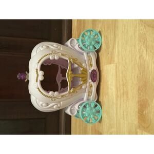 Vintage Style Princess Carriage Toy with Light-Up Feature